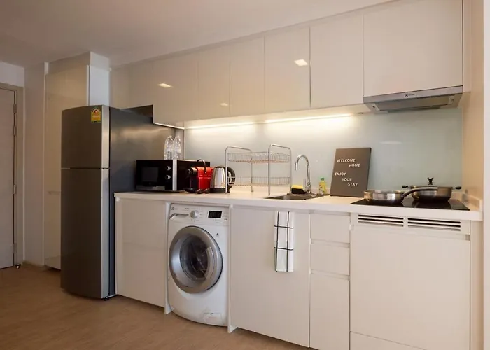公寓 2br2ba Bts Thonglor Rooftop Pool Gym Bbq 曼谷
